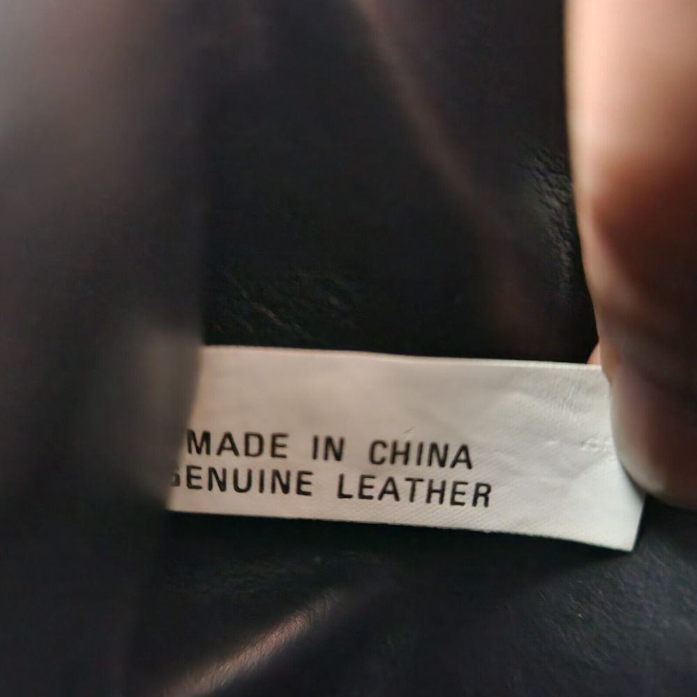 Vintage Tignanello Black Leather Purse Tassle Shoulder Strap Gold Hardware - Picture 9 of 13